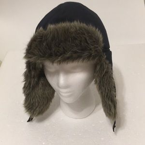 EDDIE BAUER NAVY FAUX FUR HAT